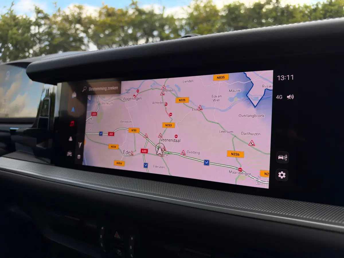 3.0 E-Hybrid | Sportdesign | Passenger Display | 4-Wielsturing | Softclose | Innodrive | Trekhaak | 18-Voudig | Sportuitlaat | HD-Matrix | Head-up | Bose | Sportchrono |
