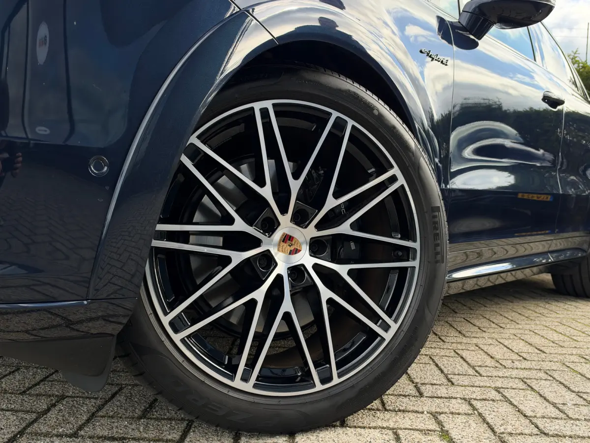 3.0 E-Hybrid | Sportdesign | Passenger Display | 4-Wielsturing | Softclose | Innodrive | Trekhaak | 18-Voudig | Sportuitlaat | HD-Matrix | Head-up | Bose | Sportchrono |