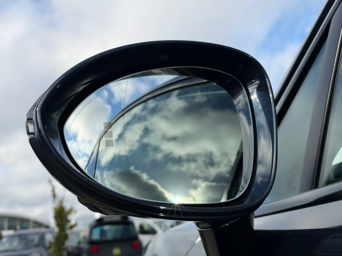 3.0 E-Hybrid | Sportdesign | Passenger Display | 4-Wielsturing | Softclose | Innodrive | Trekhaak | 18-Voudig | Sportuitlaat | HD-Matrix | Head-up | Bose | Sportchrono |