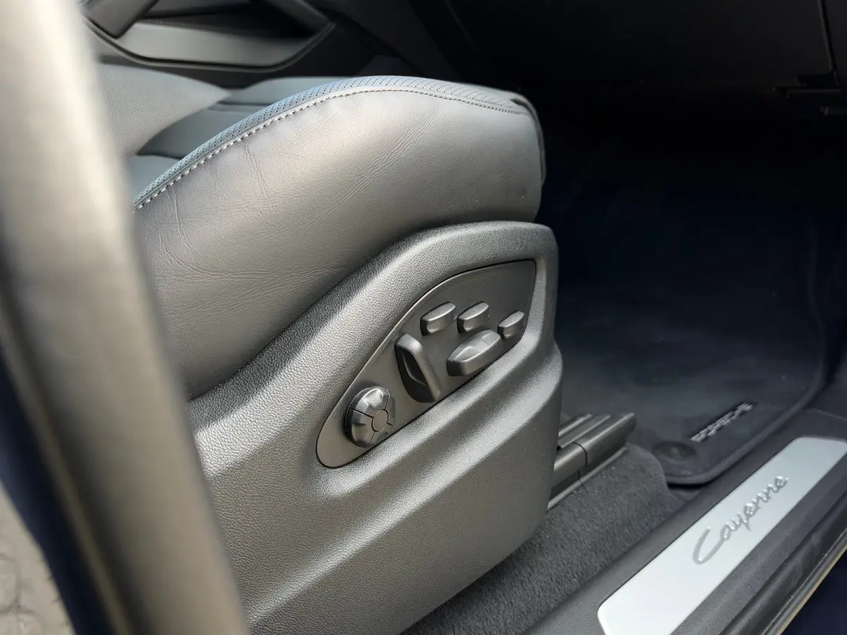 3.0 E-Hybrid | Sportdesign | Passenger Display | 4-Wielsturing | Softclose | Innodrive | Trekhaak | 18-Voudig | Sportuitlaat | HD-Matrix | Head-up | Bose | Sportchrono |