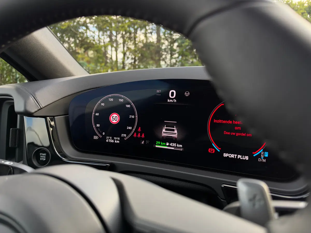 3.0 E-Hybrid | Sportdesign | Passenger Display | 4-Wielsturing | Softclose | Innodrive | Trekhaak | 18-Voudig | Sportuitlaat | HD-Matrix | Head-up | Bose | Sportchrono |