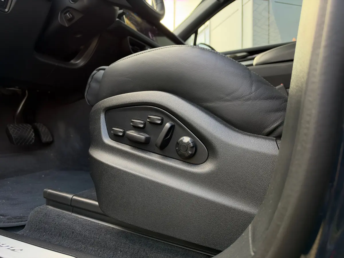 3.0 E-Hybrid | Sportdesign | Passenger Display | 4-Wielsturing | Softclose | Innodrive | Trekhaak | 18-Voudig | Sportuitlaat | HD-Matrix | Head-up | Bose | Sportchrono |