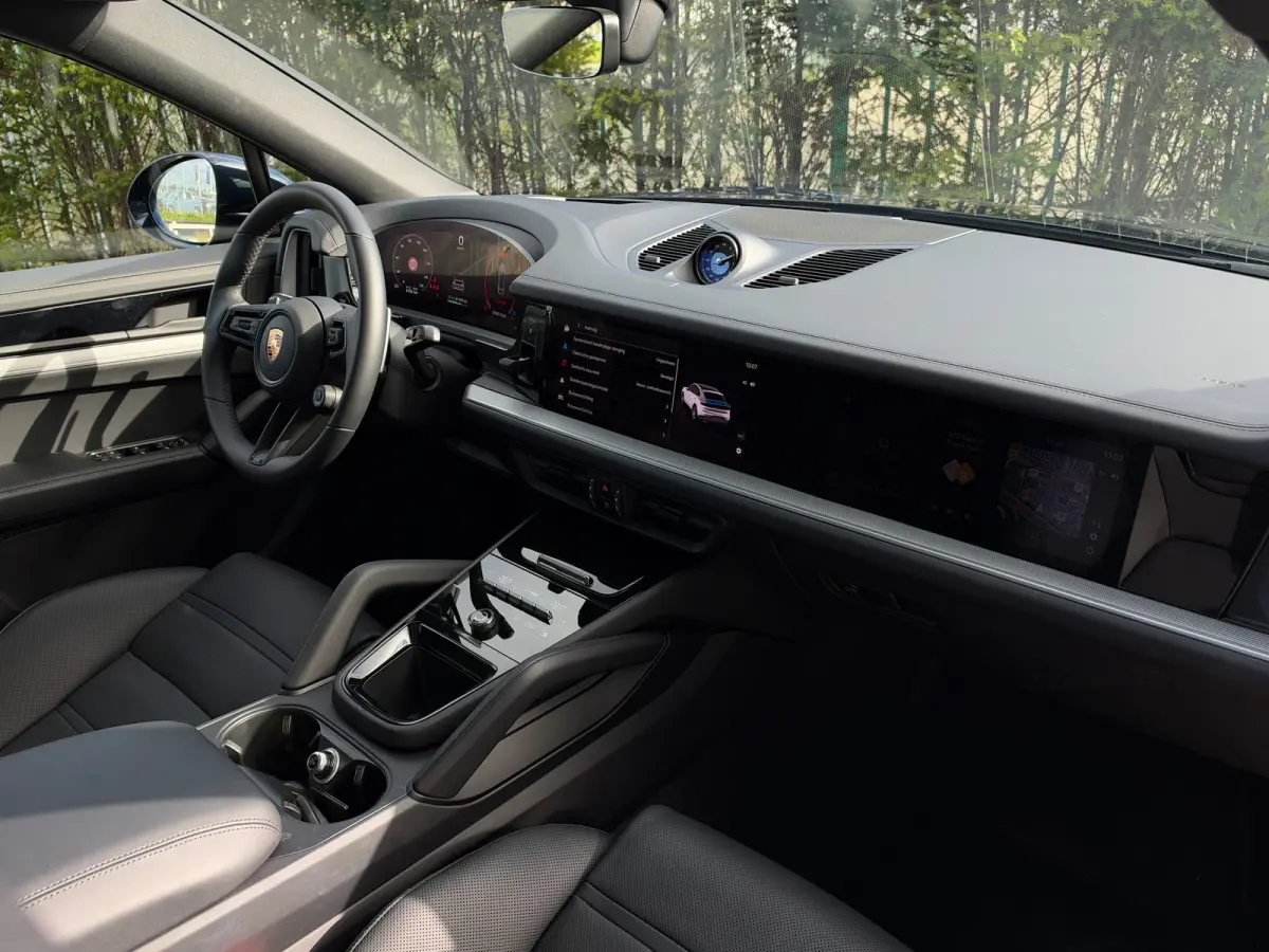 3.0 E-Hybrid | Sportdesign | Passenger Display | 4-Wielsturing | Softclose | Innodrive | Trekhaak | 18-Voudig | Sportuitlaat | HD-Matrix | Head-up | Bose | Sportchrono |