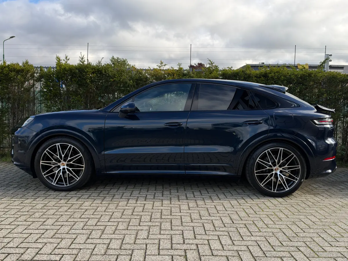 3.0 E-Hybrid | Sportdesign | Passenger Display | 4-Wielsturing | Softclose | Innodrive | Trekhaak | 18-Voudig | Sportuitlaat | HD-Matrix | Head-up | Bose | Sportchrono |