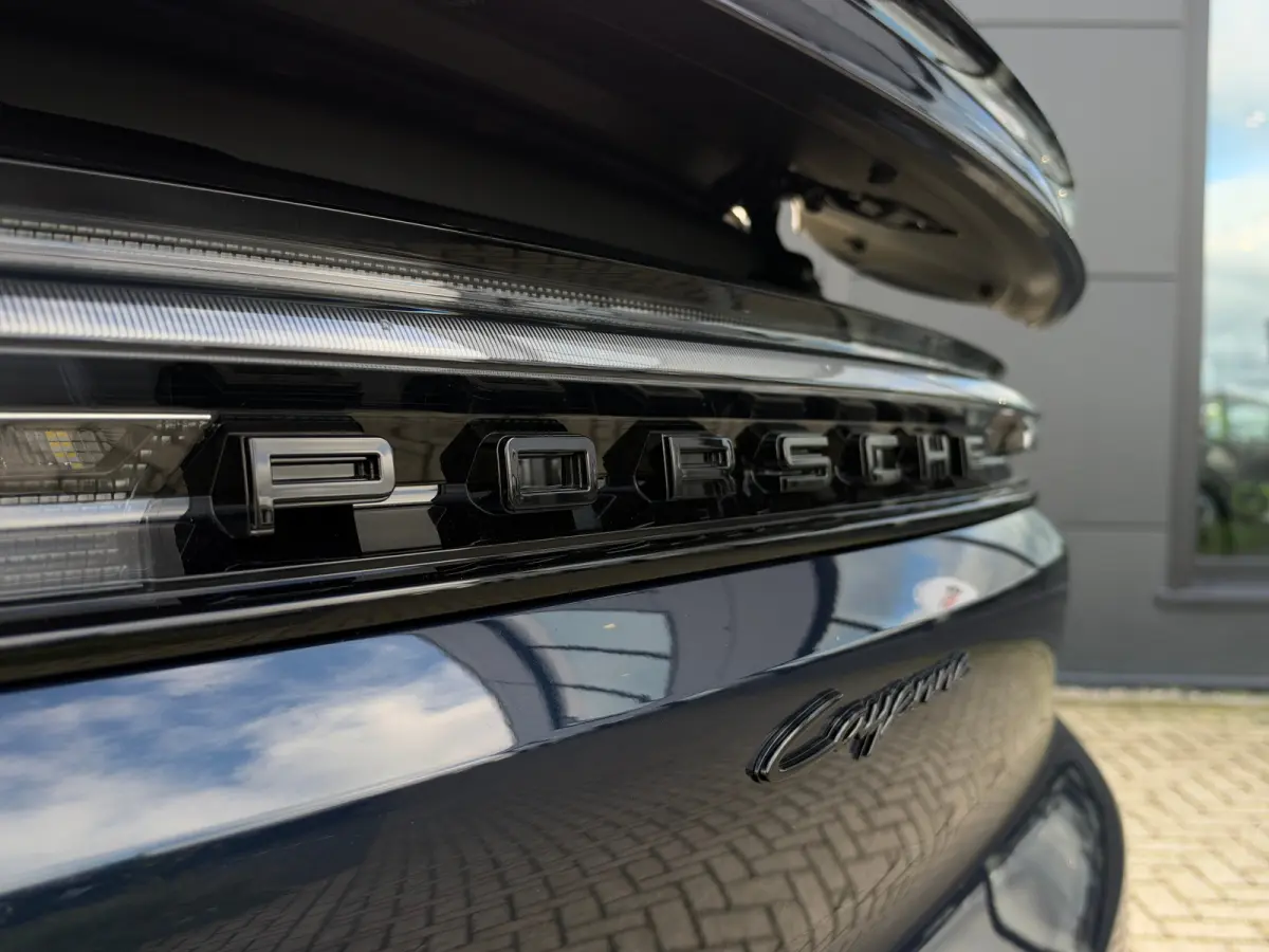 3.0 E-Hybrid | Sportdesign | Passenger Display | 4-Wielsturing | Softclose | Innodrive | Trekhaak | 18-Voudig | Sportuitlaat | HD-Matrix | Head-up | Bose | Sportchrono |