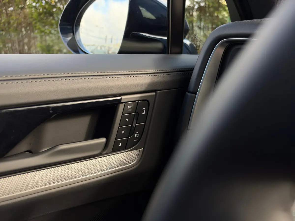 3.0 E-Hybrid | Sportdesign | Passenger Display | 4-Wielsturing | Softclose | Innodrive | Trekhaak | 18-Voudig | Sportuitlaat | HD-Matrix | Head-up | Bose | Sportchrono |