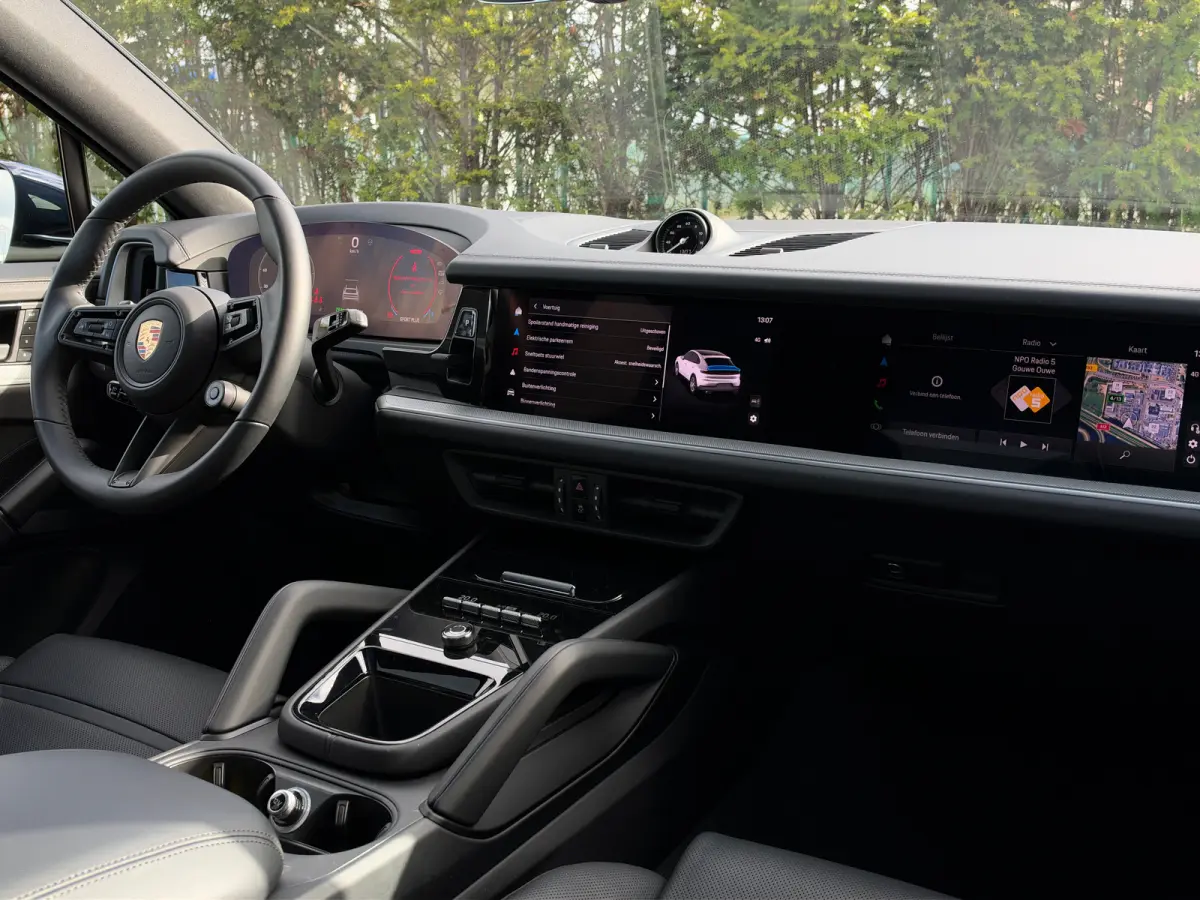 3.0 E-Hybrid | Sportdesign | Passenger Display | 4-Wielsturing | Softclose | Innodrive | Trekhaak | 18-Voudig | Sportuitlaat | HD-Matrix | Head-up | Bose | Sportchrono |