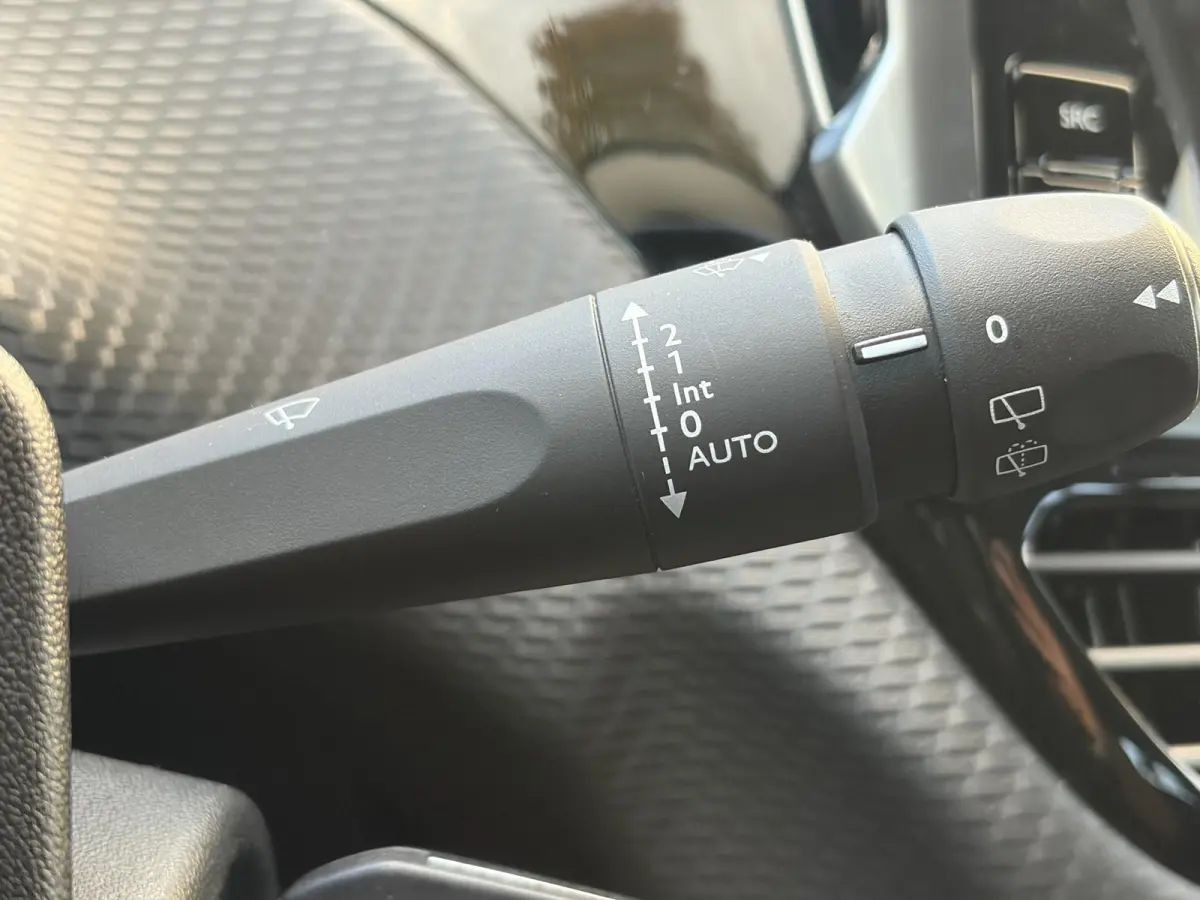 1.2 PureTech Allure ✓Camera✓Navi✓Carplay✓Halfleder✓110pk✓Dealer Onderhouden✓Clima✓Cruise✓Pdc✓Lm velgen✓Automaat✓N.A.P✓Apk tot 03-2027