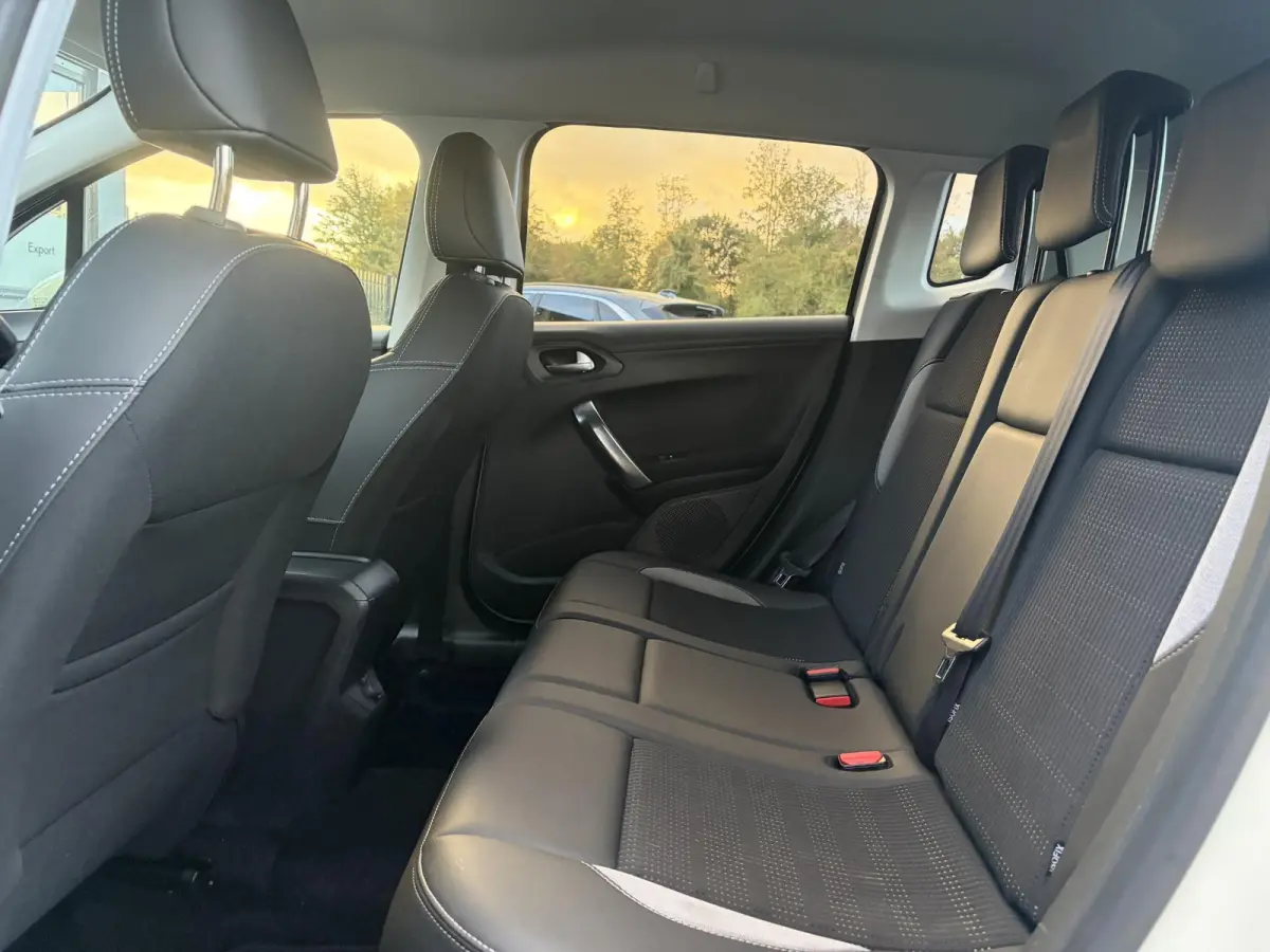 1.2 PureTech Allure ✓Camera✓Navi✓Carplay✓Halfleder✓110pk✓Dealer Onderhouden✓Clima✓Cruise✓Pdc✓Lm velgen✓Automaat✓N.A.P✓Apk tot 03-2027
