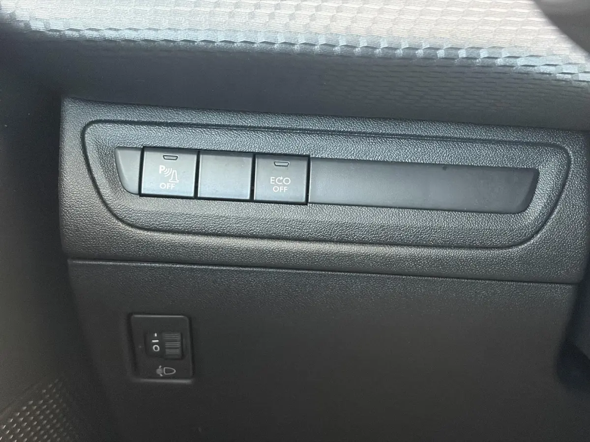 1.2 PureTech Allure ✓Camera✓Navi✓Carplay✓Halfleder✓110pk✓Dealer Onderhouden✓Clima✓Cruise✓Pdc✓Lm velgen✓Automaat✓N.A.P✓Apk tot 03-2027