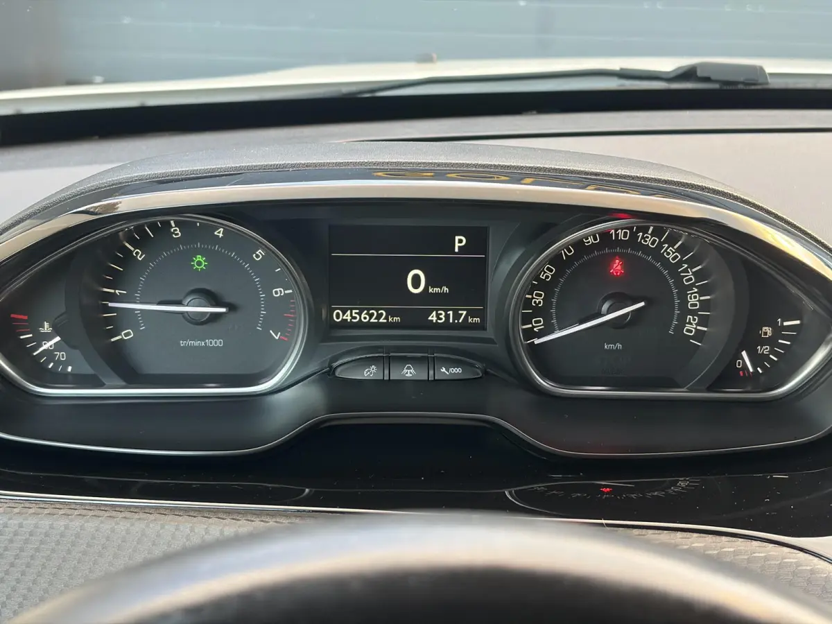 1.2 PureTech Allure ✓Camera✓Navi✓Carplay✓Halfleder✓110pk✓Dealer Onderhouden✓Clima✓Cruise✓Pdc✓Lm velgen✓Automaat✓N.A.P✓Apk tot 03-2027