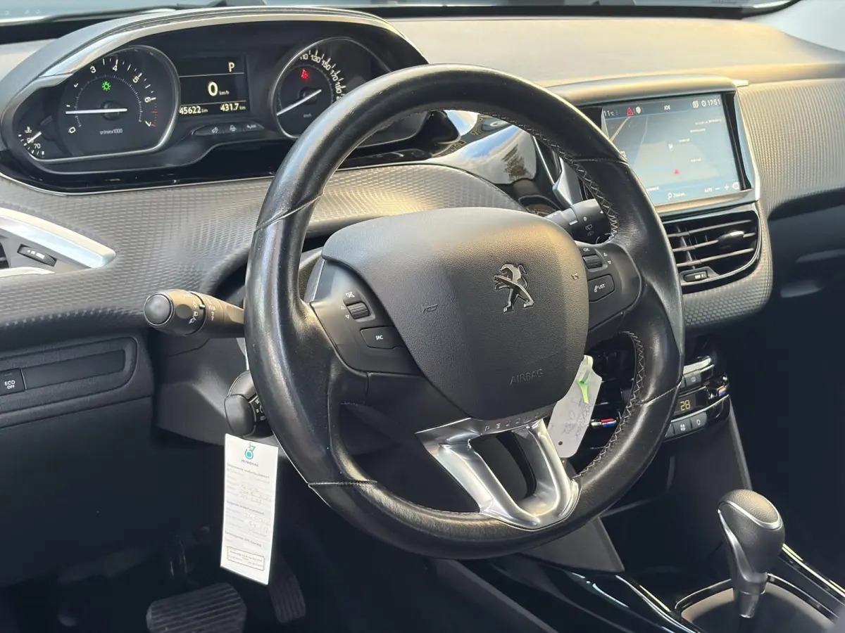 1.2 PureTech Allure ✓Camera✓Navi✓Carplay✓Halfleder✓110pk✓Dealer Onderhouden✓Clima✓Cruise✓Pdc✓Lm velgen✓Automaat✓N.A.P✓Apk tot 03-2027