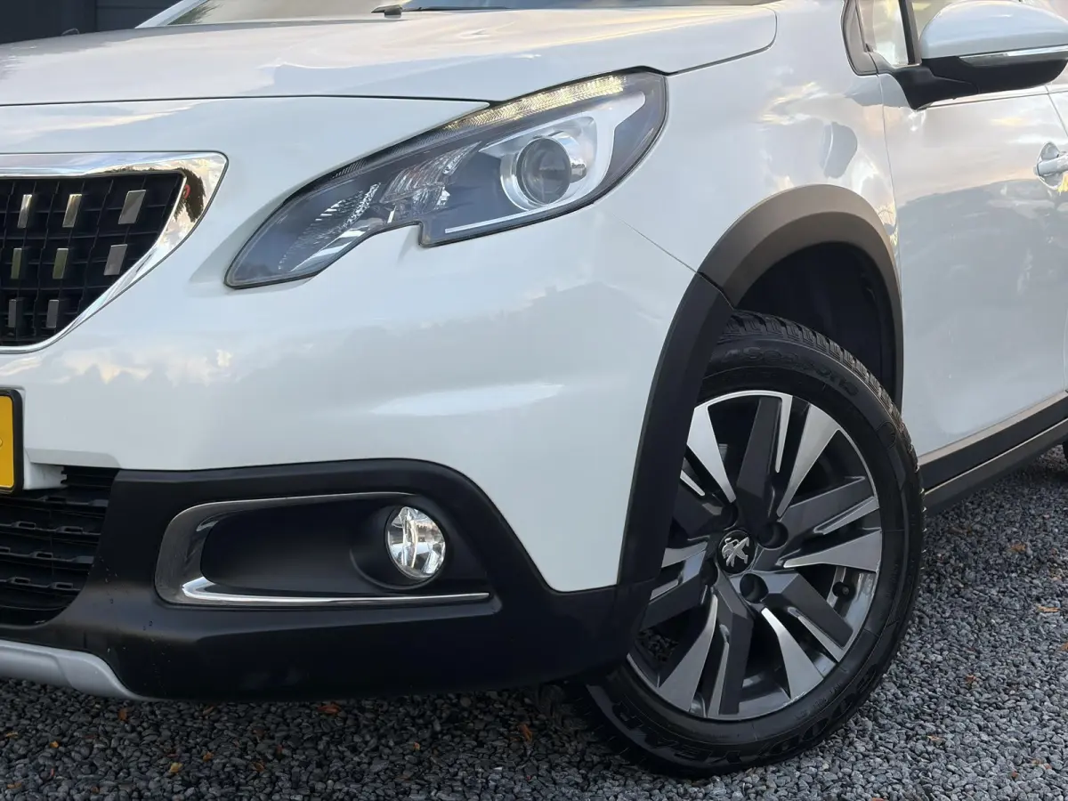 1.2 PureTech Allure ✓Camera✓Navi✓Carplay✓Halfleder✓110pk✓Dealer Onderhouden✓Clima✓Cruise✓Pdc✓Lm velgen✓Automaat✓N.A.P✓Apk tot 03-2027