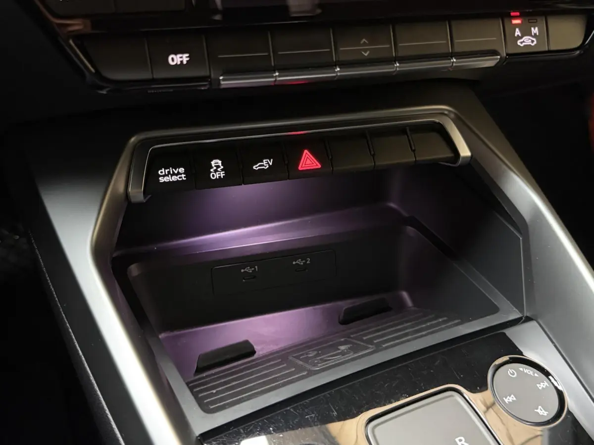 40 TFSI e Advanced edition SoH 97,6% | Apple CarPlay/Android Auto | Cruise & climate control | LED verlichting | Navigatiesysteem | Sfeerverlichting | Sportstoelen | Parkeersensoren achter |