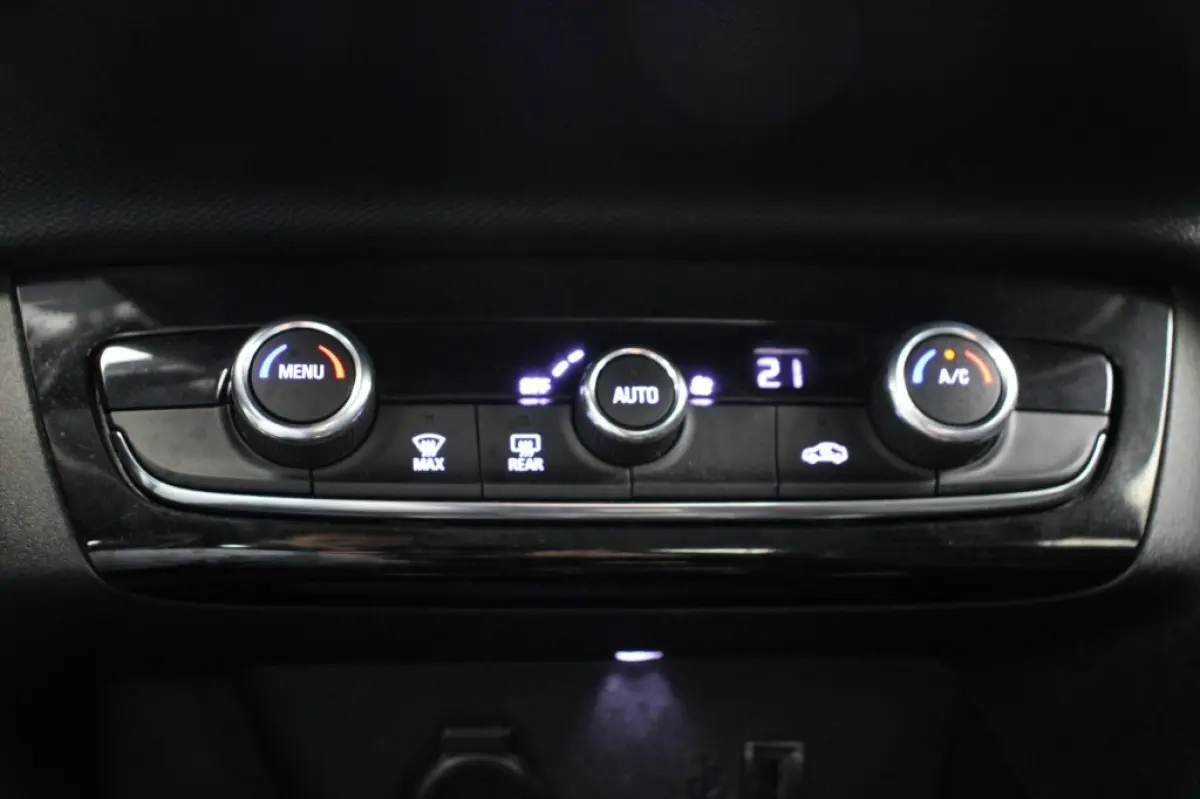 Elegance 50 kWh - Carplay, Cruise, Clima, Half Leer, SOH 89,06%