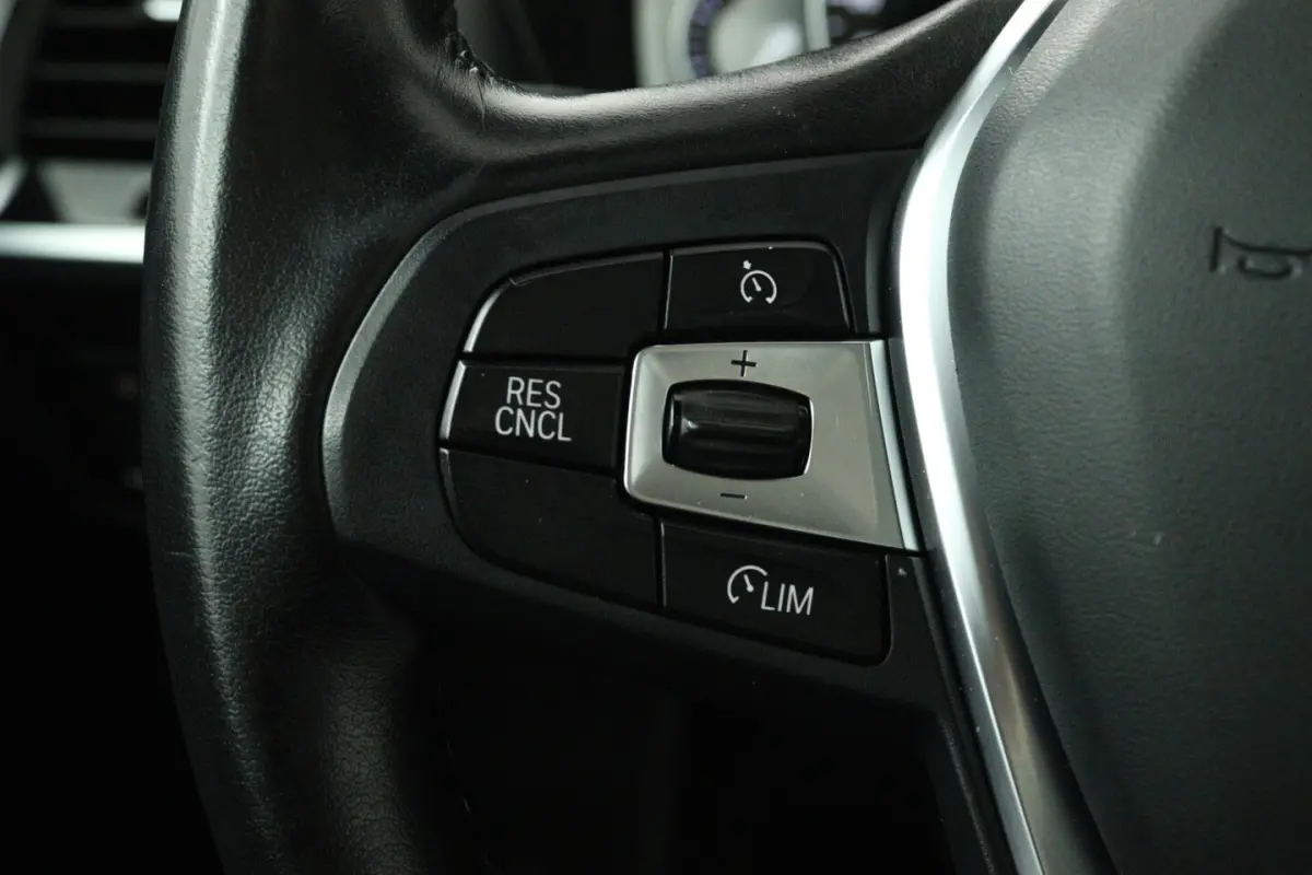XDrive20i High Executive (PANORAMADAK, DIGITALE COCKPIT, STOELVERWARMING, NAVIGATIE)