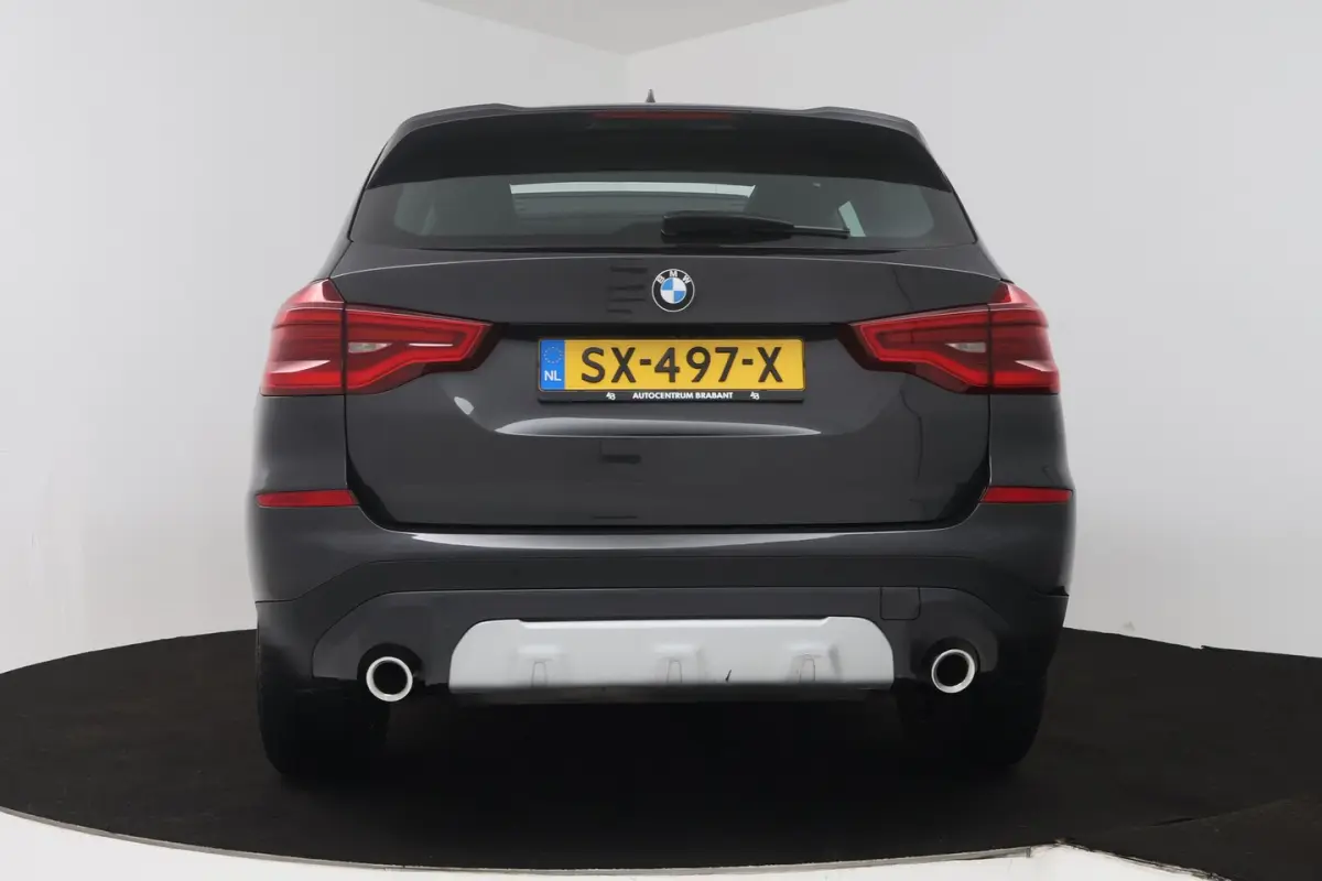 XDrive20i High Executive (PANORAMADAK, DIGITALE COCKPIT, STOELVERWARMING, NAVIGATIE)