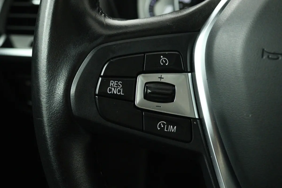 XDrive20i High Executive (PANORAMADAK, DIGITALE COCKPIT, STOELVERWARMING, NAVIGATIE)