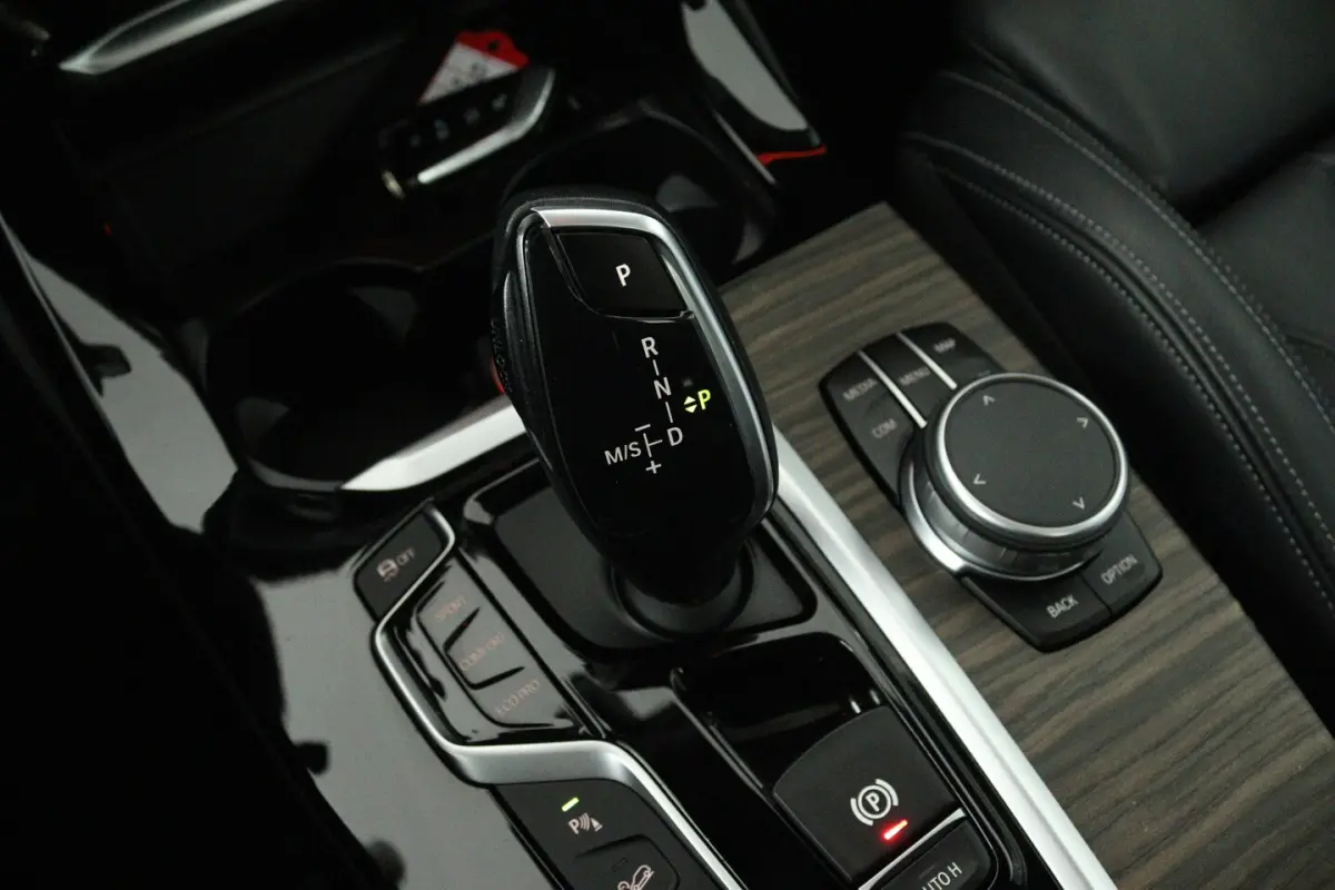 XDrive20i High Executive (PANORAMADAK, DIGITALE COCKPIT, STOELVERWARMING, NAVIGATIE)