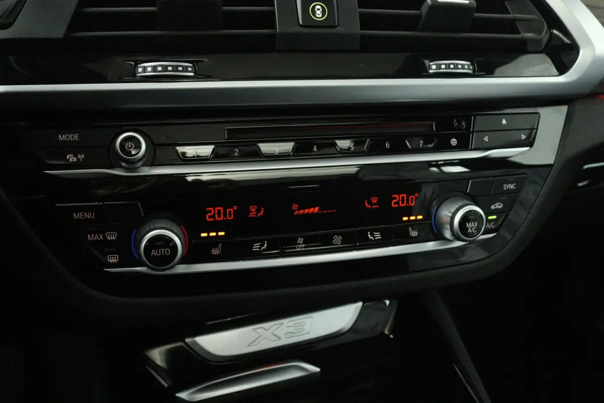 XDrive20i High Executive (PANORAMADAK, DIGITALE COCKPIT, STOELVERWARMING, NAVIGATIE)