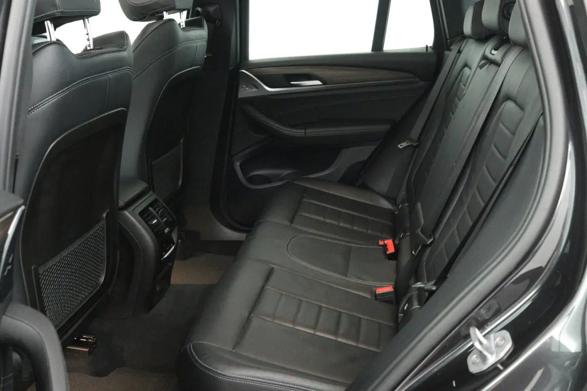 XDrive20i High Executive (PANORAMADAK, DIGITALE COCKPIT, STOELVERWARMING, NAVIGATIE)