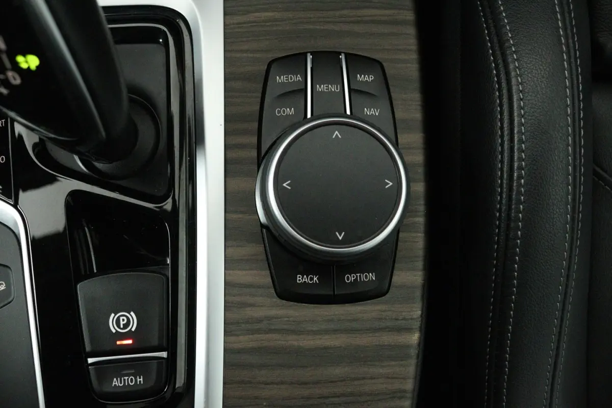 XDrive20i High Executive (PANORAMADAK, DIGITALE COCKPIT, STOELVERWARMING, NAVIGATIE)