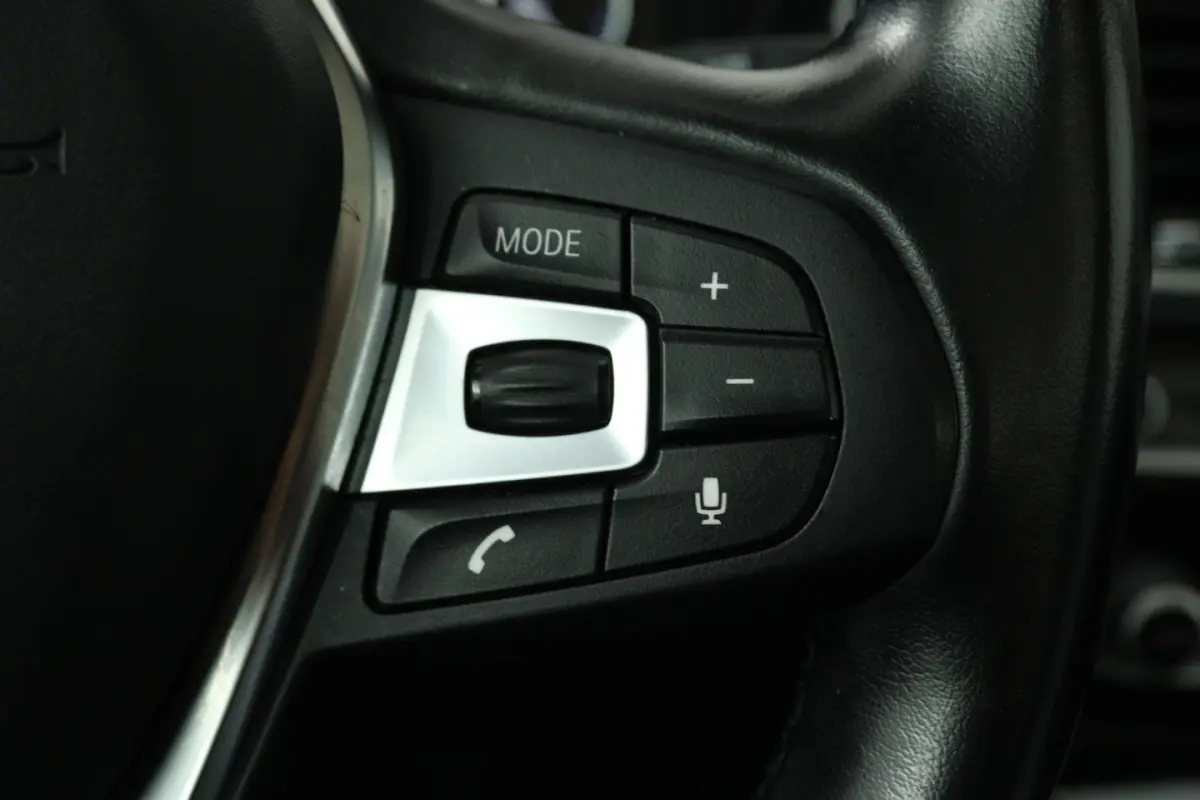 XDrive20i High Executive (PANORAMADAK, DIGITALE COCKPIT, STOELVERWARMING, NAVIGATIE)