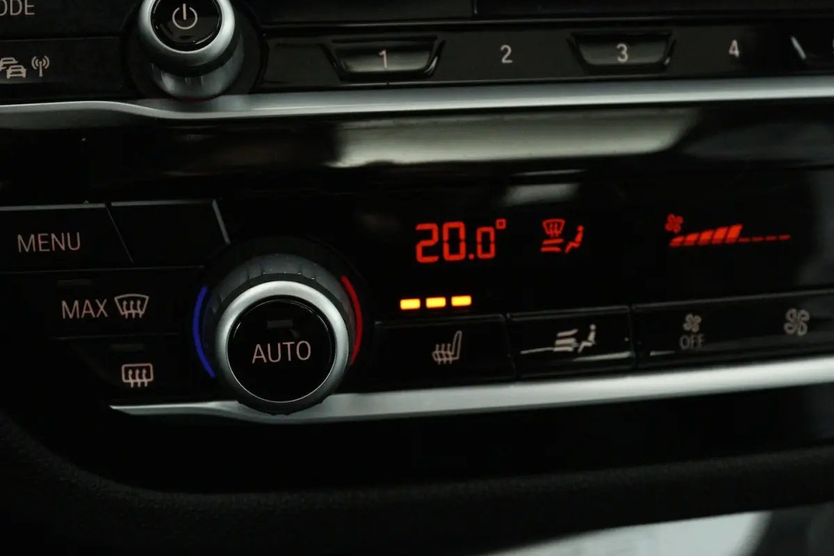 XDrive20i High Executive (PANORAMADAK, DIGITALE COCKPIT, STOELVERWARMING, NAVIGATIE)