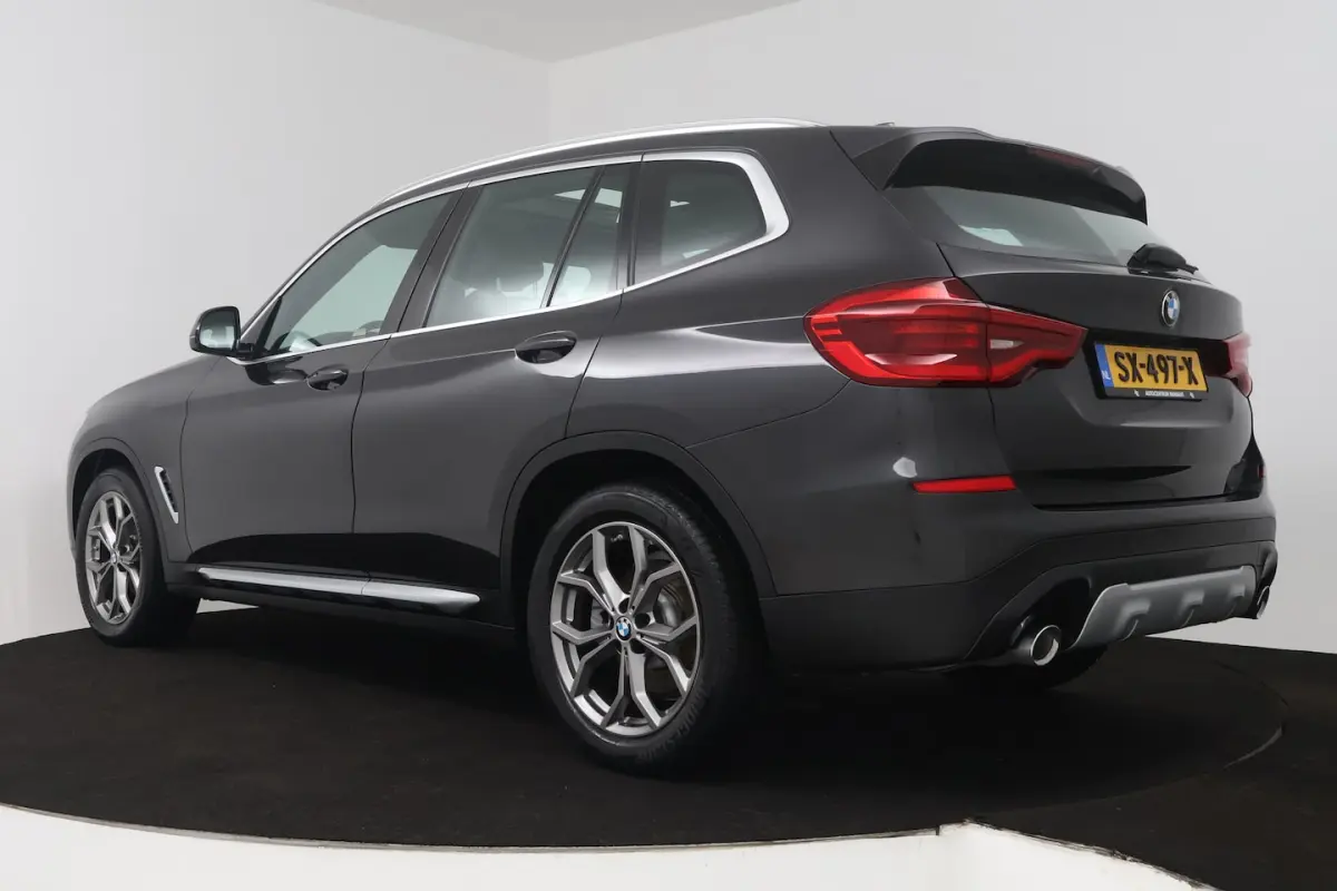 XDrive20i High Executive (PANORAMADAK, DIGITALE COCKPIT, STOELVERWARMING, NAVIGATIE)
