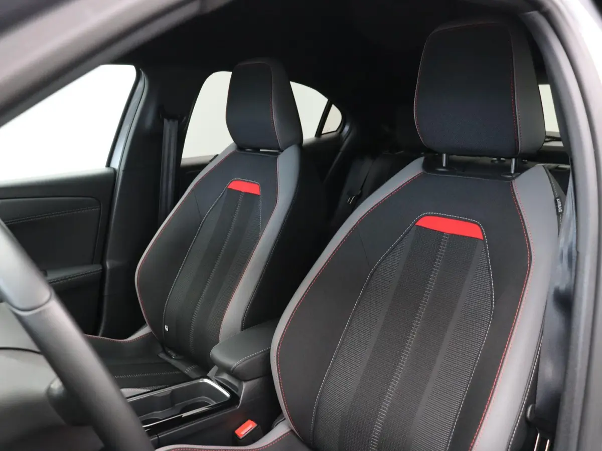 GS Line 50-kWh 11kw bl. | 11 kW 3-fase laden | Cruise control | Achteruitrijcamera | Climate control | Navigatie | Keyless | LED verlichting |