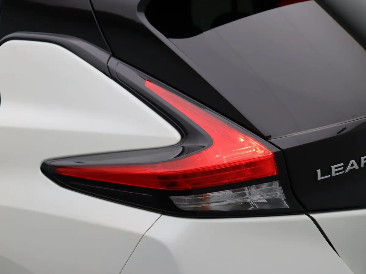 e+ N-Connecta 62 kWh | Stoelverwarming voor & achter | Stuurverwarming | ProPILOT | Climate control | Apple CarPlay | DAB radio |