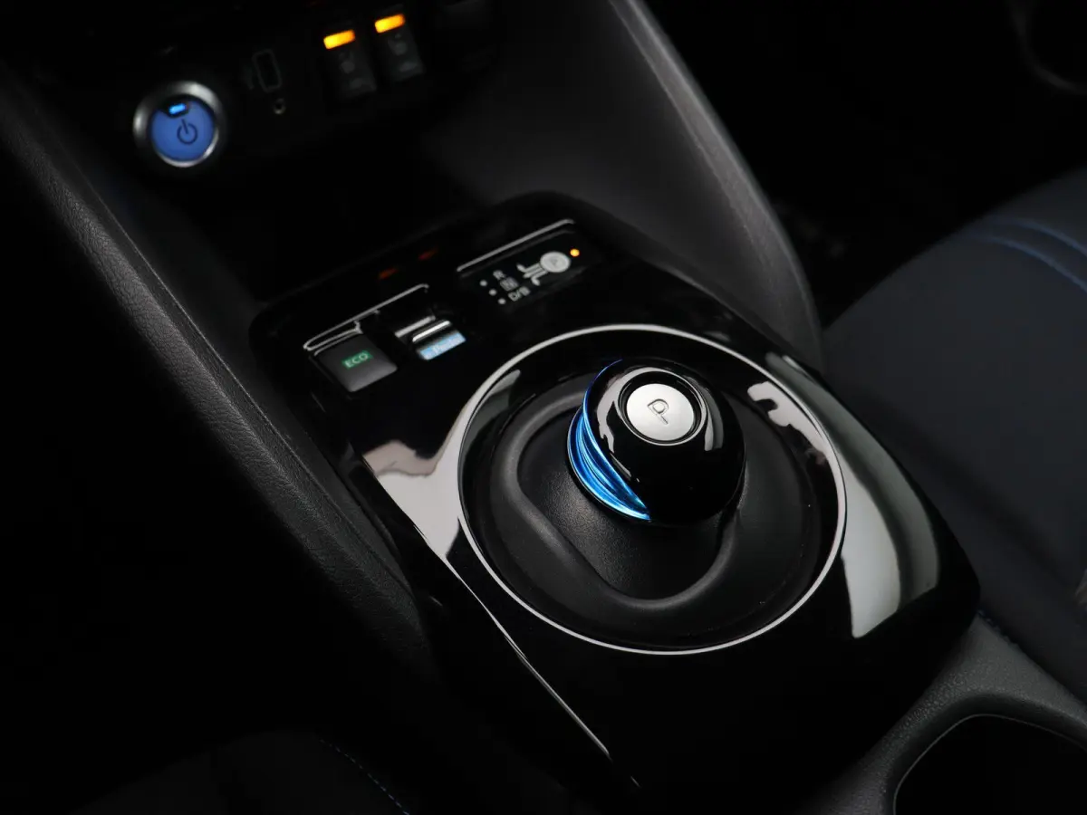 e+ N-Connecta 62 kWh | Stoelverwarming voor & achter | Stuurverwarming | ProPILOT | Climate control | Apple CarPlay | DAB radio |