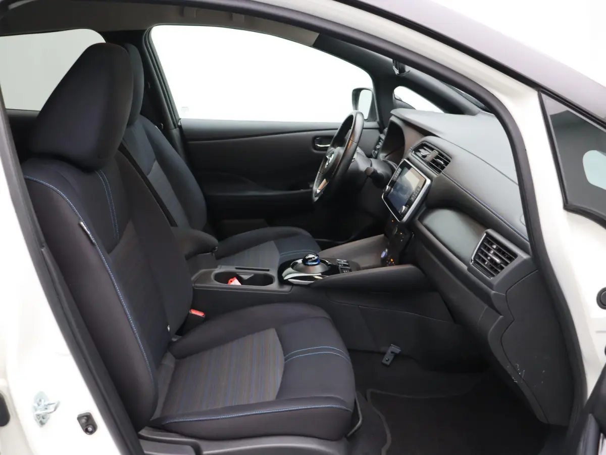 e+ N-Connecta 62 kWh | Stoelverwarming voor & achter | Stuurverwarming | ProPILOT | Climate control | Apple CarPlay | DAB radio |