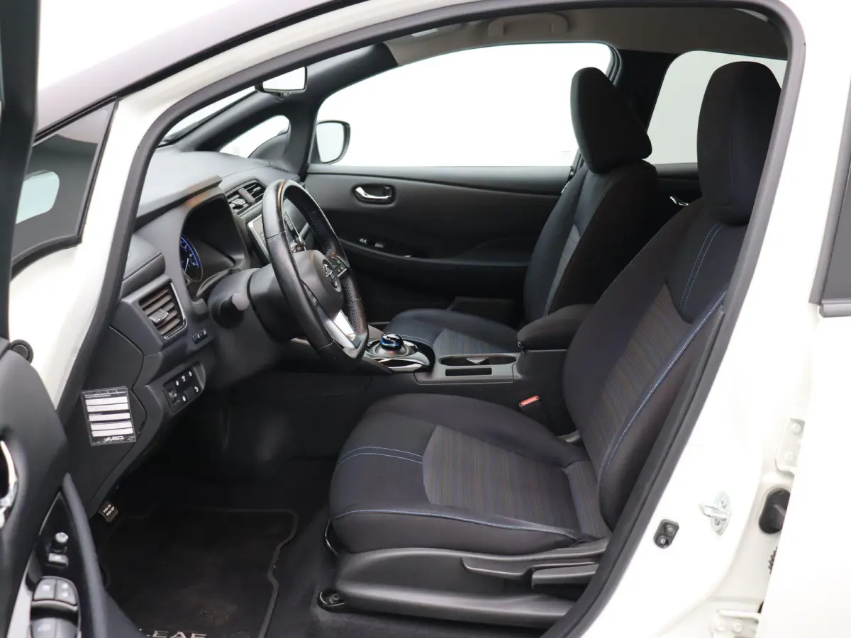 e+ N-Connecta 62 kWh | Stoelverwarming voor & achter | Stuurverwarming | ProPILOT | Climate control | Apple CarPlay | DAB radio |