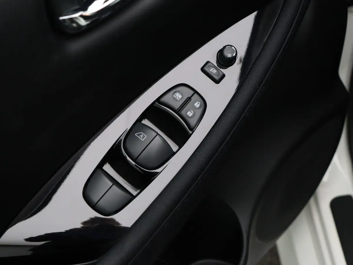 e+ N-Connecta 62 kWh | Stoelverwarming voor & achter | Stuurverwarming | ProPILOT | Climate control | Apple CarPlay | DAB radio |