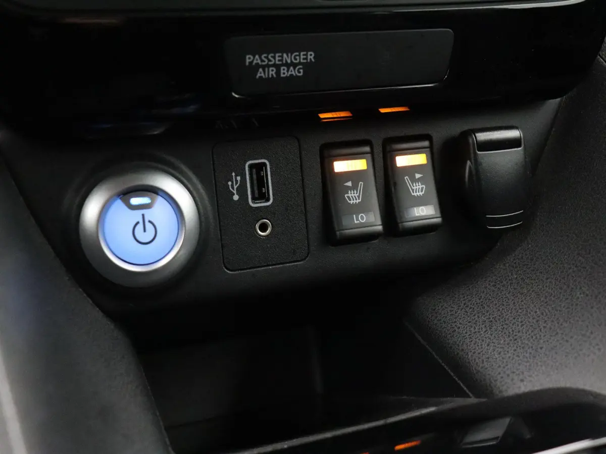e+ N-Connecta 62 kWh | Stoelverwarming voor & achter | Stuurverwarming | ProPILOT | Climate control | Apple CarPlay | DAB radio |
