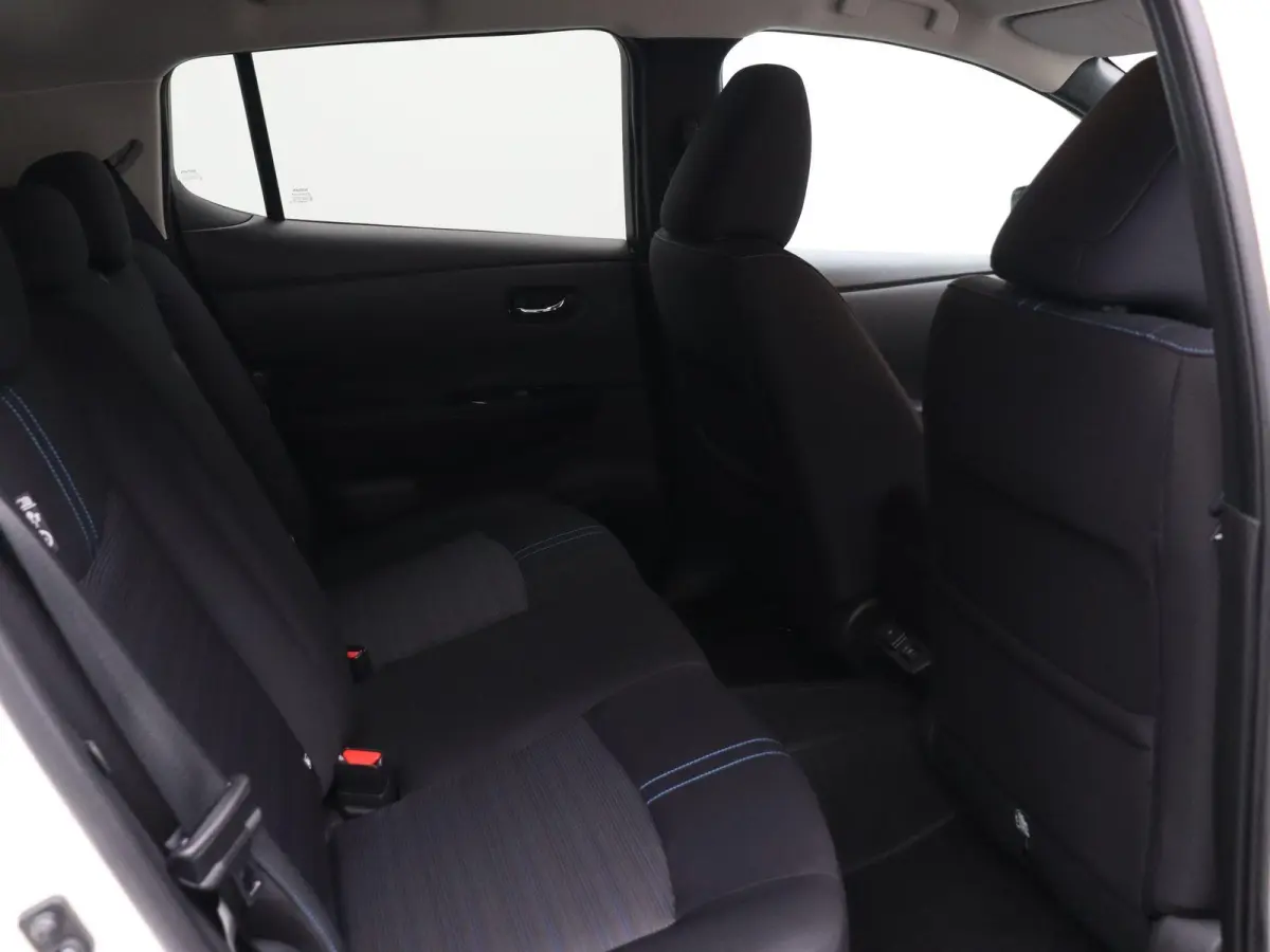 e+ N-Connecta 62 kWh | Stoelverwarming voor & achter | Stuurverwarming | ProPILOT | Climate control | Apple CarPlay | DAB radio |