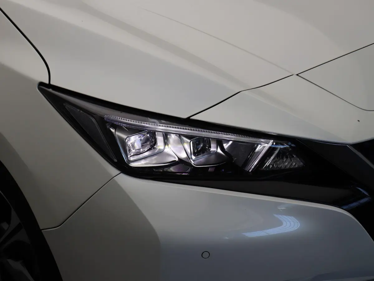 e+ N-Connecta 62 kWh | Stoelverwarming voor & achter | Stuurverwarming | ProPILOT | Climate control | Apple CarPlay | DAB radio |