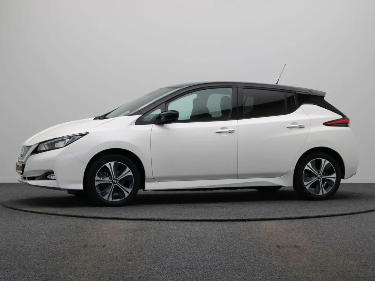 e+ N-Connecta 62 kWh | Stoelverwarming voor & achter | Stuurverwarming | ProPILOT | Climate control | Apple CarPlay | DAB radio |