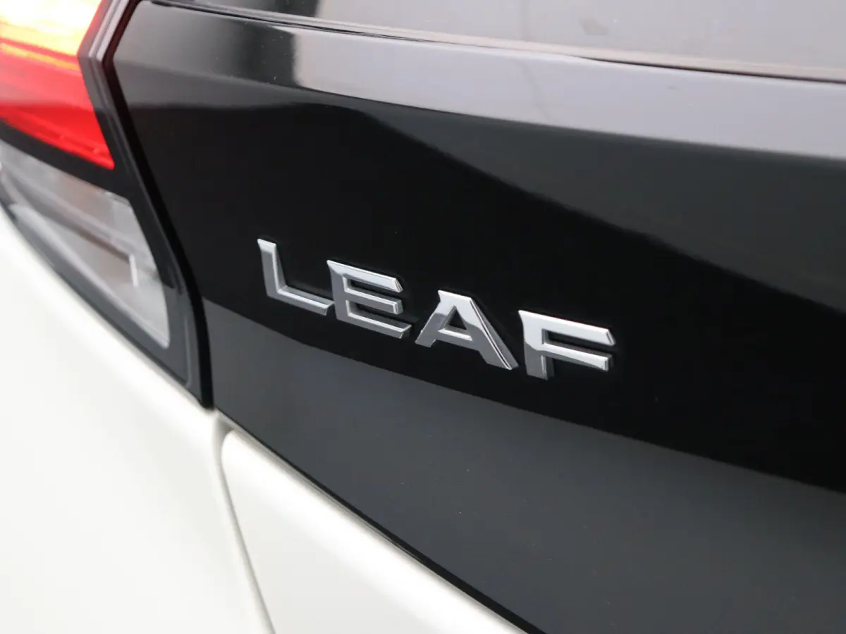 e+ N-Connecta 62 kWh | Stoelverwarming voor & achter | Stuurverwarming | ProPILOT | Climate control | Apple CarPlay | DAB radio |
