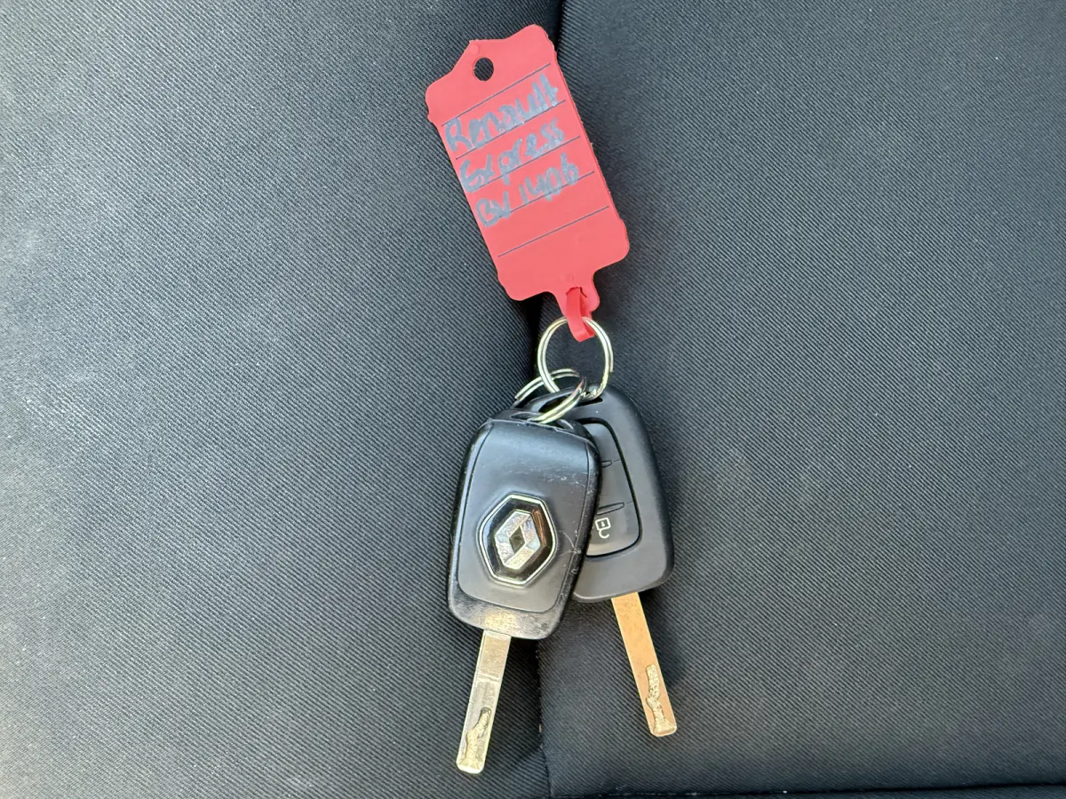 1.5 Blue dCi L1 Airco Cruise Control Trekhaak Parkeersensoren Achter Sidebars Euro 6