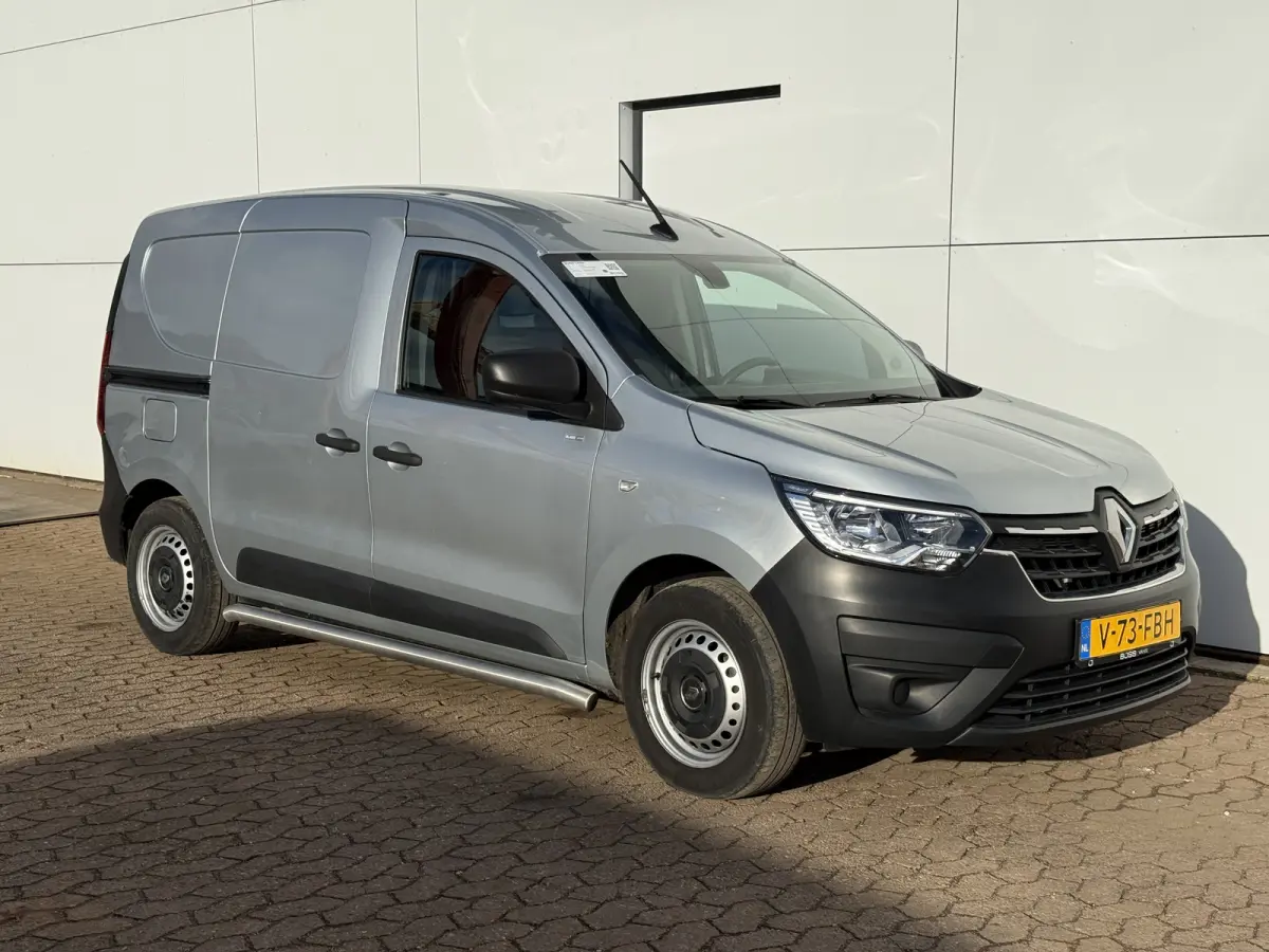 1.5 Blue dCi L1 Airco Cruise Control Trekhaak Parkeersensoren Achter Sidebars Euro 6