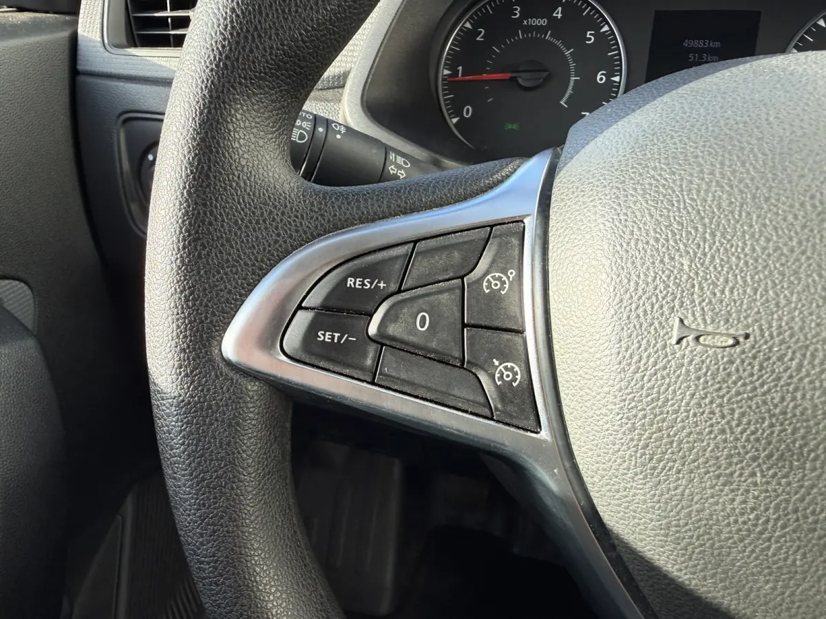 1.5 Blue dCi L1 Airco Cruise Control Trekhaak Parkeersensoren Achter Sidebars Euro 6