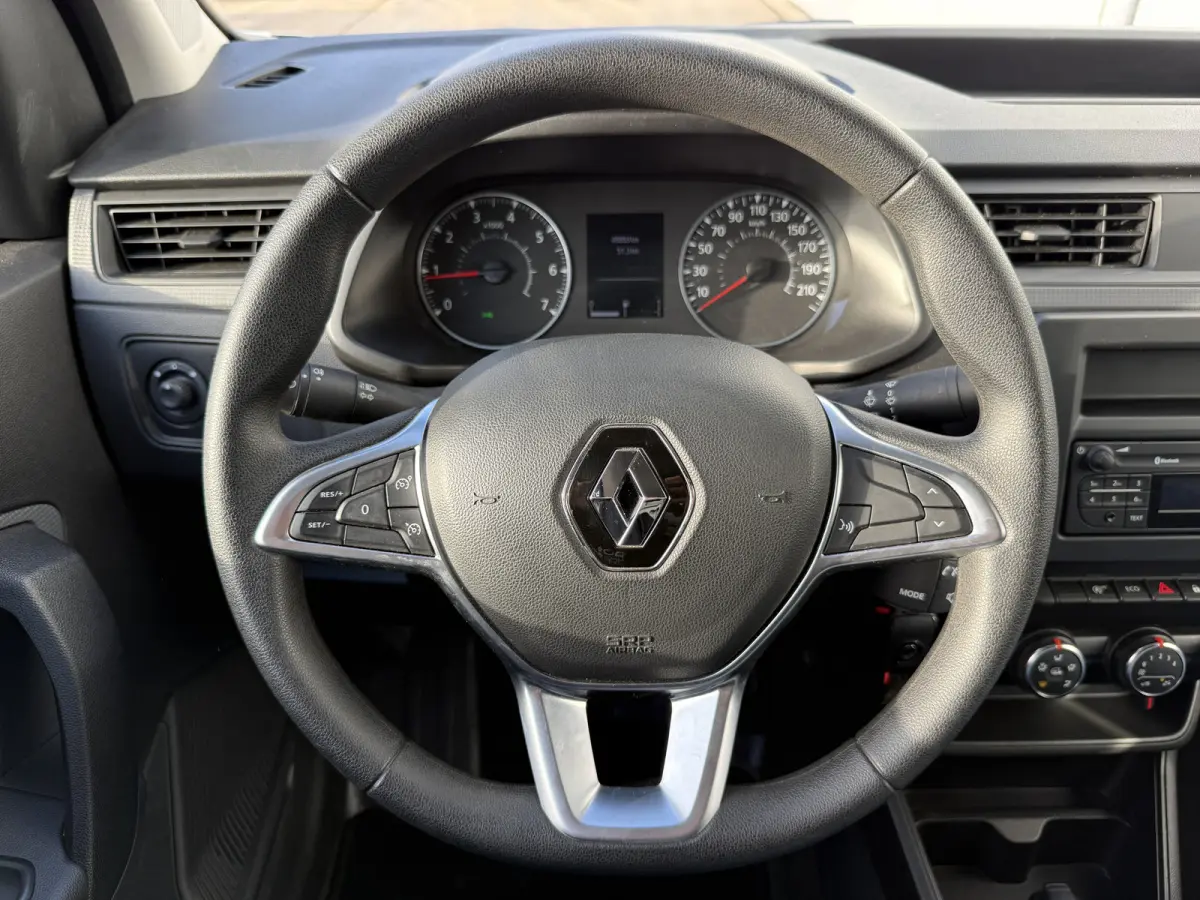1.5 Blue dCi L1 Airco Cruise Control Trekhaak Parkeersensoren Achter Sidebars Euro 6