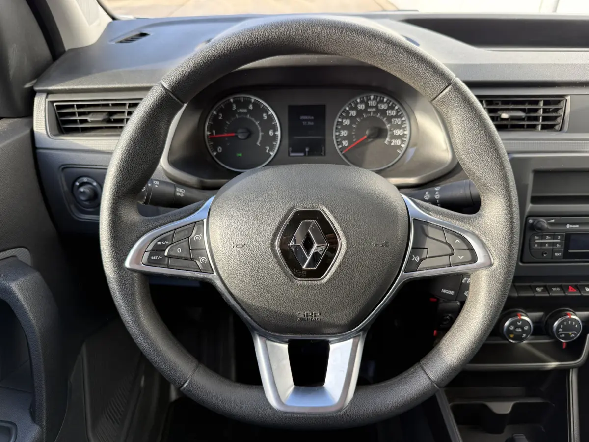 1.5 Blue dCi L1 Airco Cruise Control Trekhaak Parkeersensoren Achter Sidebars Euro 6