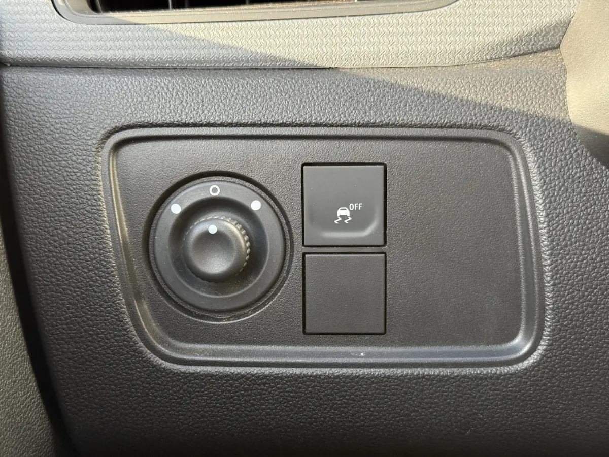 1.5 Blue dCi L1 Airco Cruise Control Trekhaak Parkeersensoren Achter Sidebars Euro 6