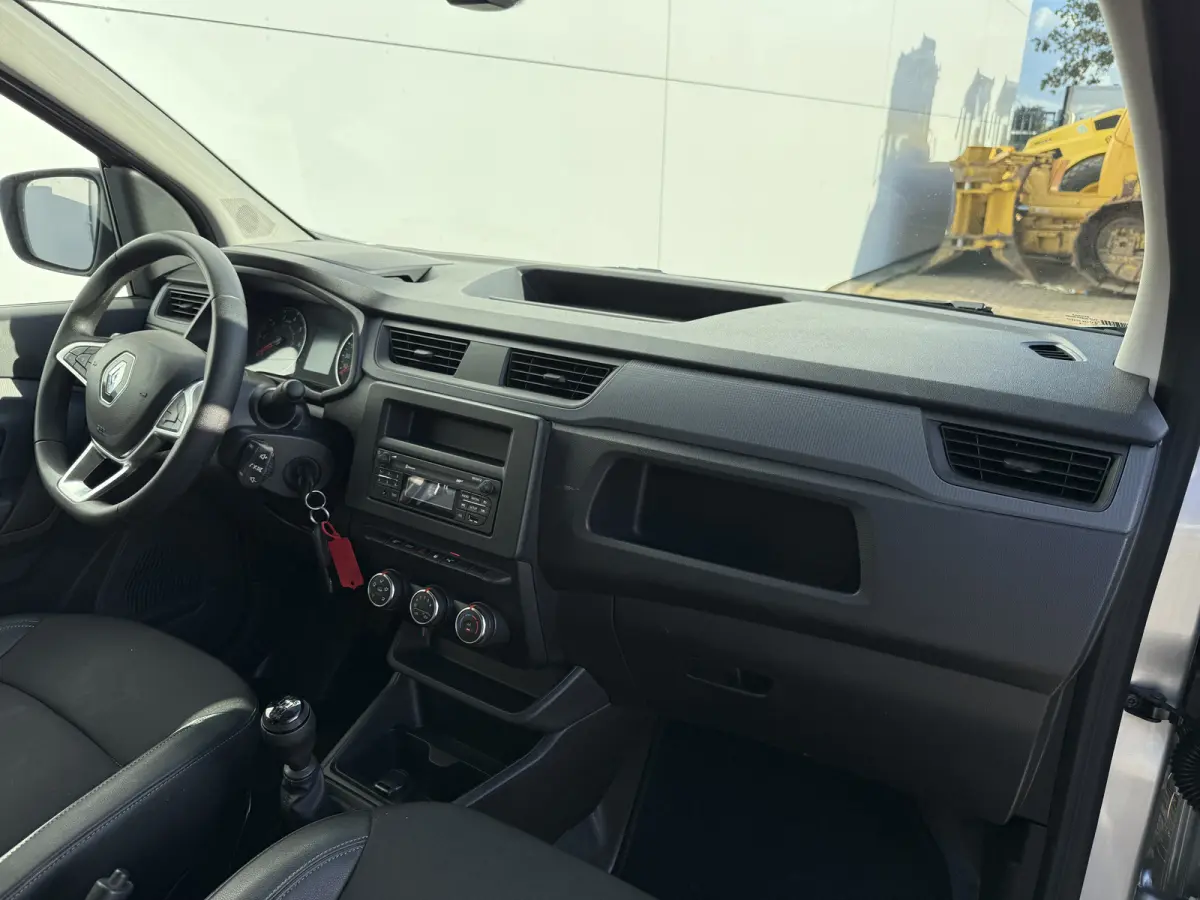 1.5 Blue dCi L1 Airco Cruise Control Trekhaak Parkeersensoren Achter Sidebars Euro 6