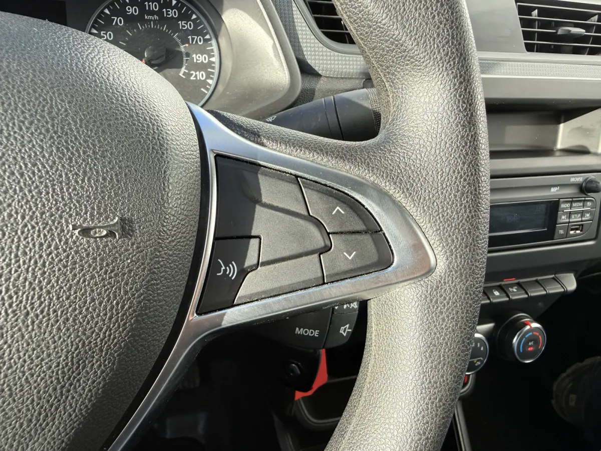 1.5 Blue dCi L1 Airco Cruise Control Trekhaak Parkeersensoren Achter Sidebars Euro 6