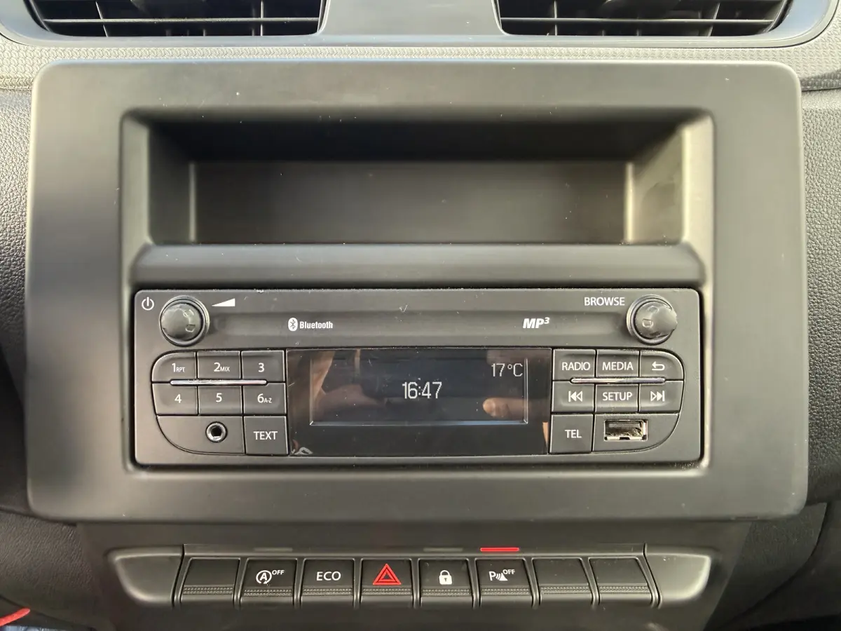 1.5 Blue dCi L1 Airco Cruise Control Trekhaak Parkeersensoren Achter Sidebars Euro 6