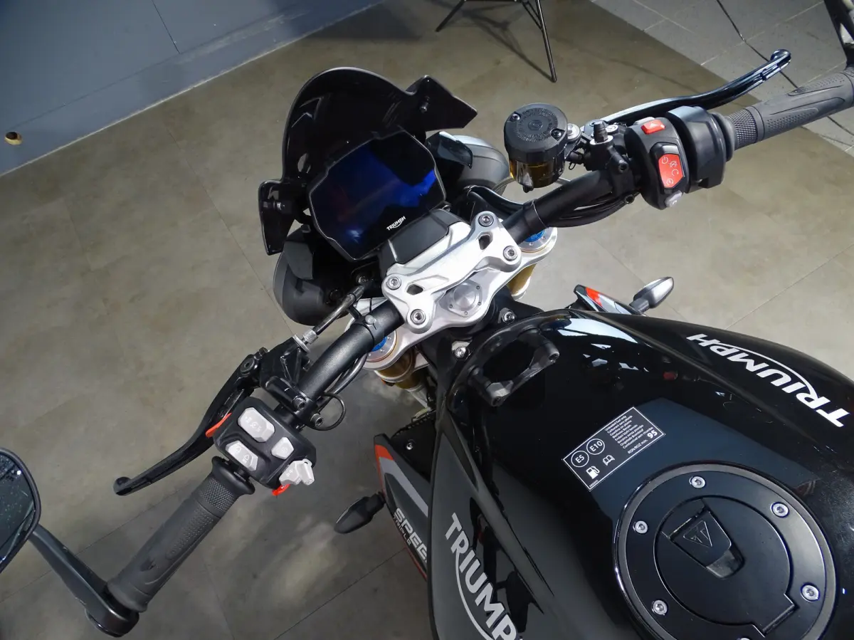 1200 RS